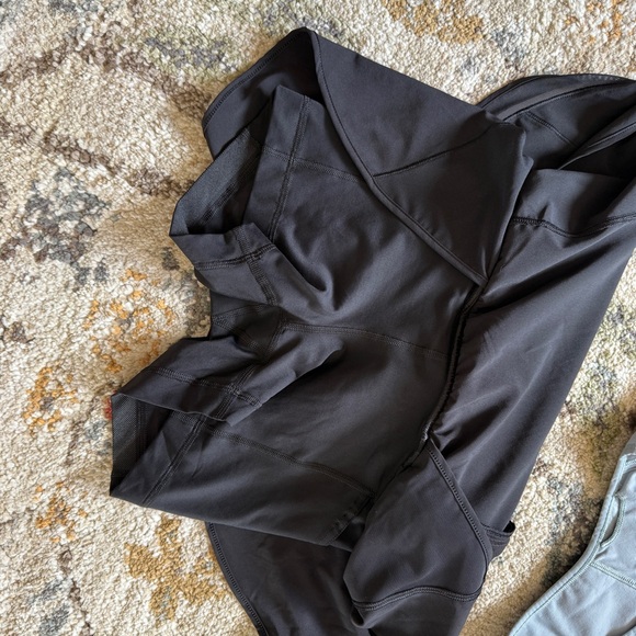 Lululemon 4 black hotty hot active skort skirt w/ shorts - Picture 4 of 11